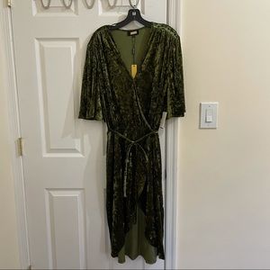 NWT Olive Alexia Admor Velvet Wrap Dress, Large